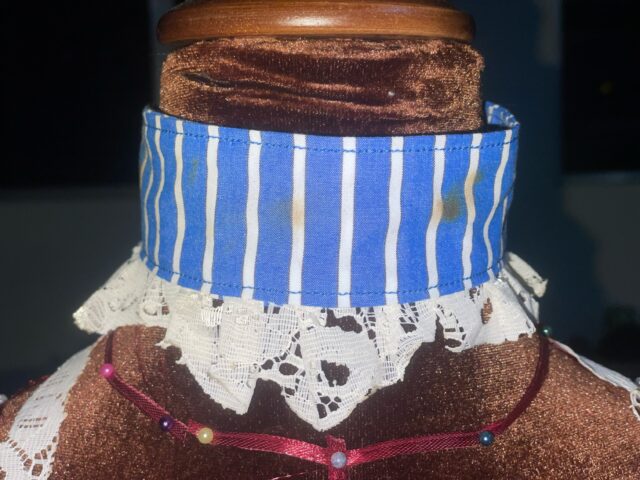 Wenas, tuve problemillas con mi maquina pero medio lo resolví ☝🏻

Ya estoy armando el set, perdon q se ve feo el choker pero mi maniqui tiene como extraño el cuello y pues nimodo lol

A parte q estoy haciendo el website y otras cosas para que compren en la web y organizando todo y m toma mucho tiempo y + q soy mala para las redes tmbn jajan’t 🙂‍↕️
.
.
.
#gt #guatemala #ropa #handmade